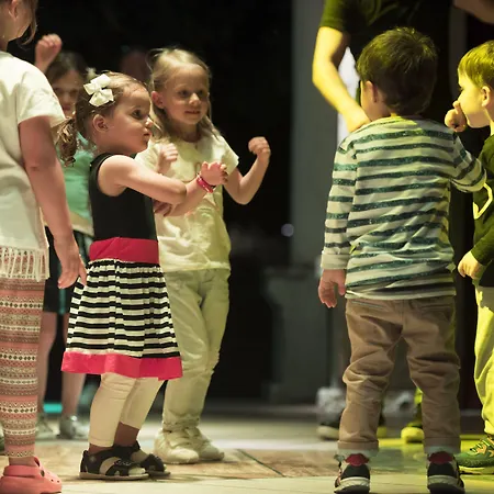 Arum Barut Collection Side